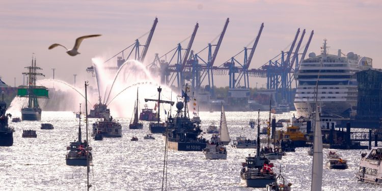 Der Hamburger Hafengeburtstag: Ein Spektakel voller maritimer Tradition und Vielfalt