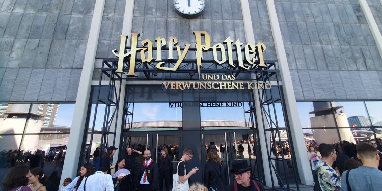 Nach über 1,5 Millionen Besucher*innen: Harry Potter und das verwunschene Kind startet 2026 seine letzte Spielzeit im Theater am Großmarkt in Hamburg